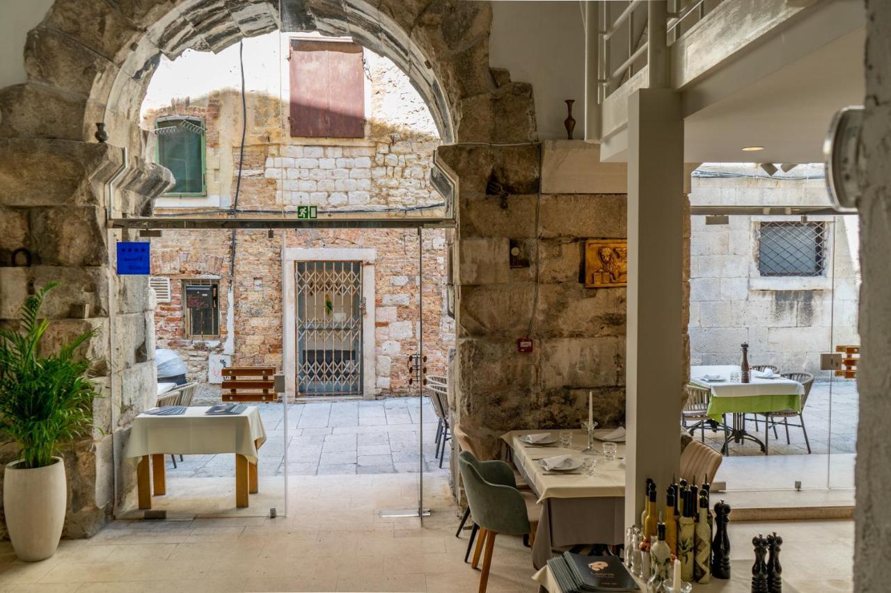 ספליט Leonis Restaurant & Rooms מראה חיצוני תמונה