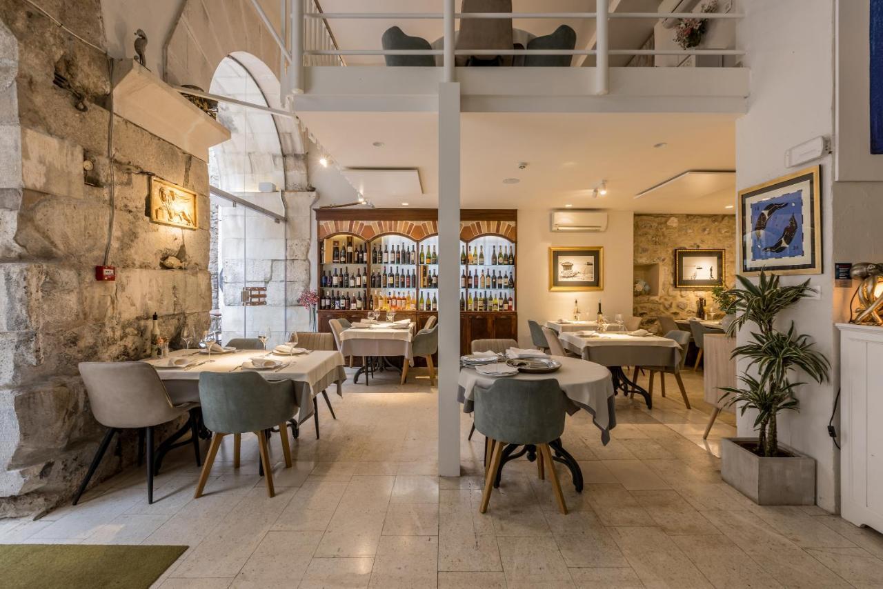ספליט Leonis Restaurant & Rooms מראה חיצוני תמונה