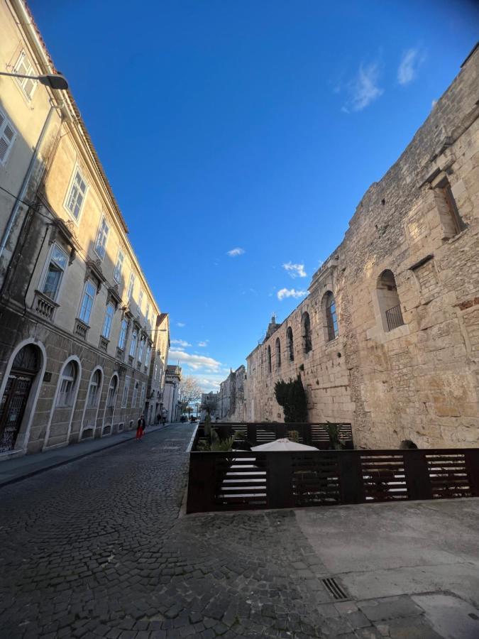 ספליט Leonis Restaurant & Rooms מראה חיצוני תמונה